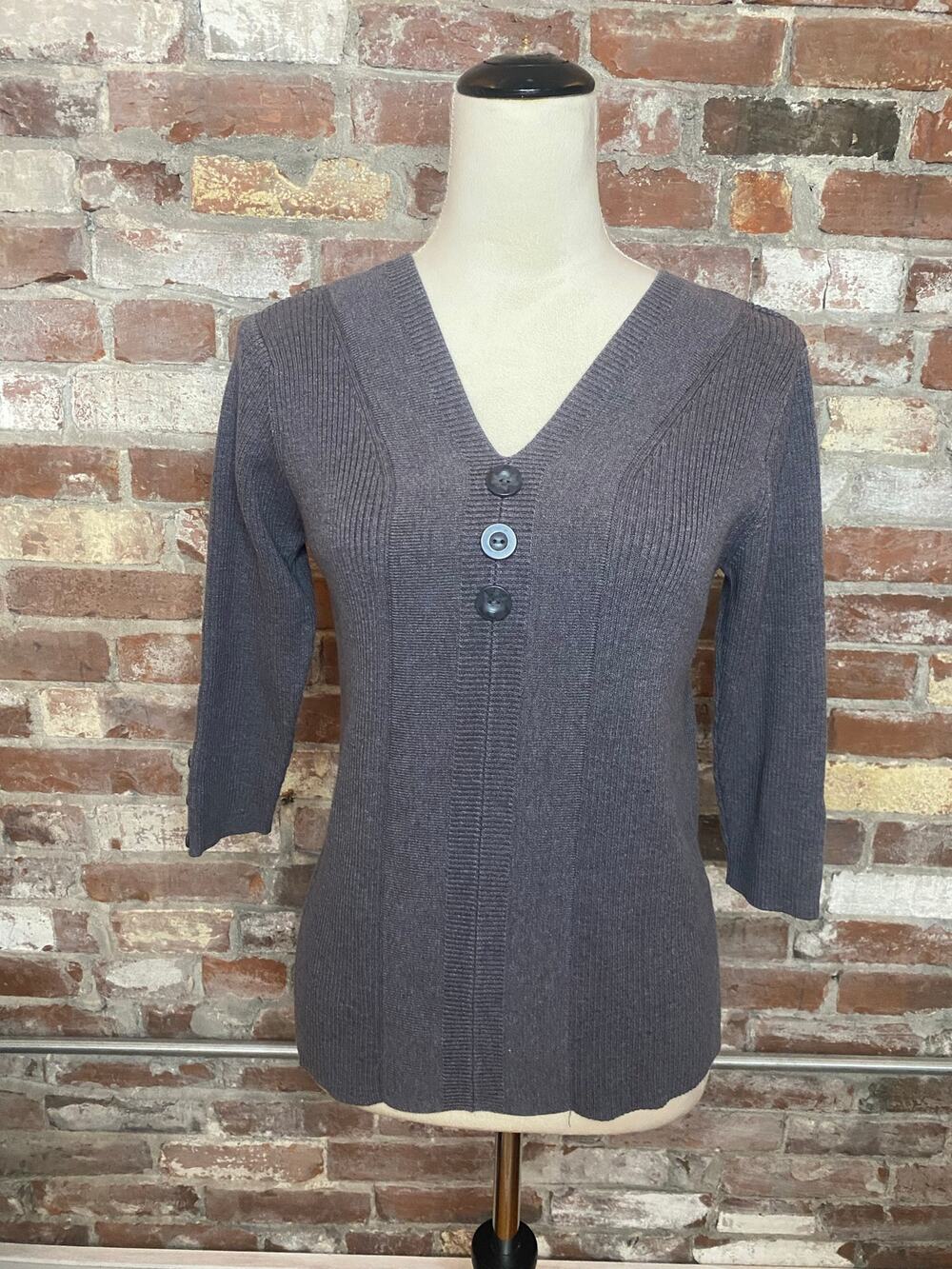 Dressbarn Slate Gray V-Neck 3/4 Sleeve Ribbed Knit Top Button Accent Womens L